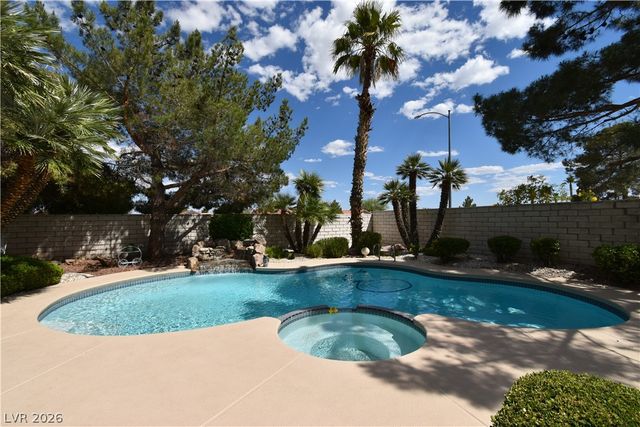 5736 Willowcreek Road, North Las Vegas, NV 89031