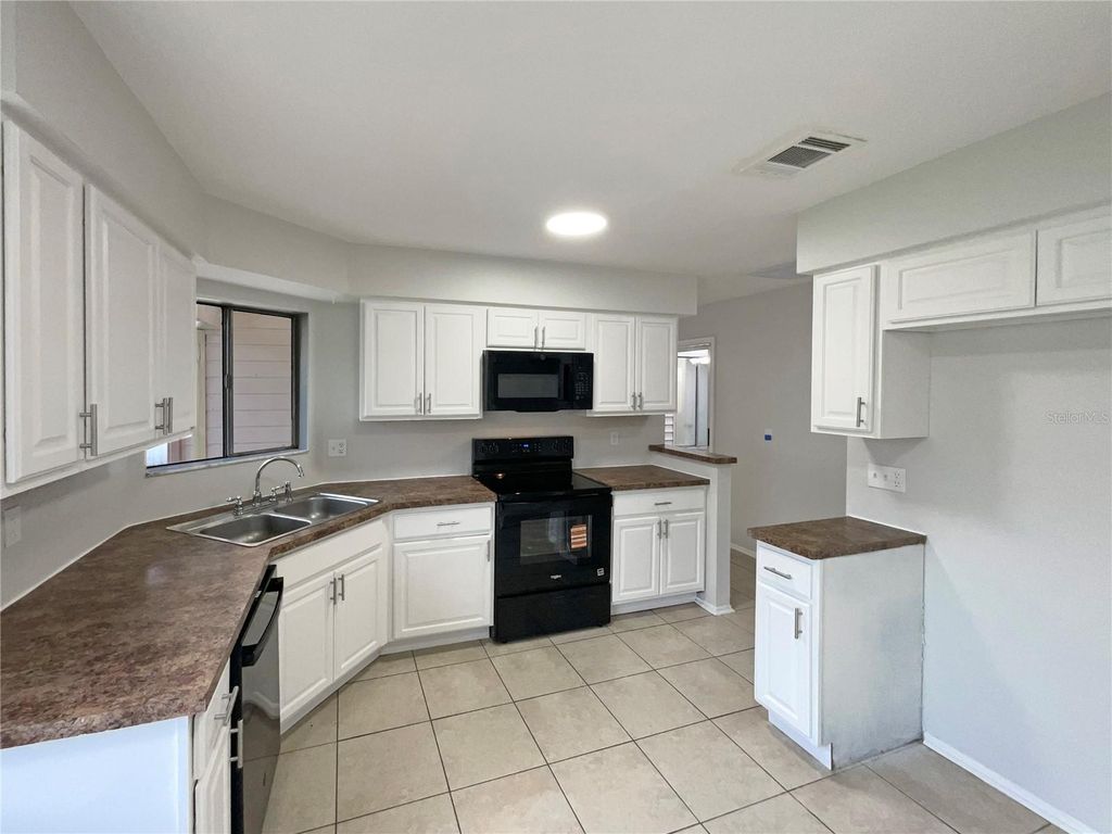 Image 2 of property listing at 2418 TURPIN DRIVE, Orlando, FL 32837