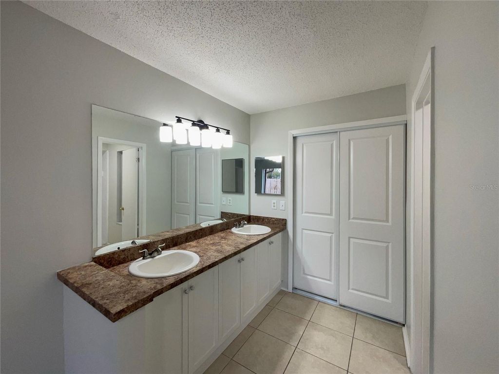 Image 7 of property listing at 2418 TURPIN DRIVE, Orlando, FL 32837