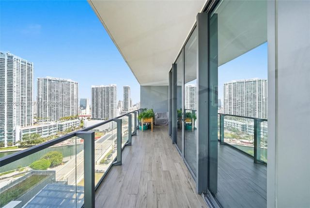 68 SE 6th St 1904, Miami, FL 33131