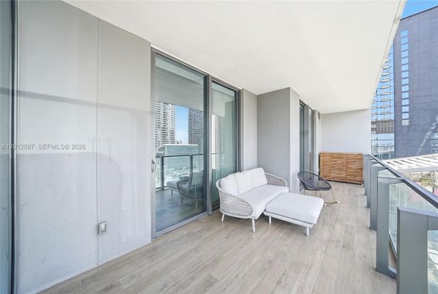 68 SE 6th St 1904, Miami, FL 33131
