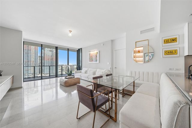 68 SE 6th St 1904, Miami, FL 33131