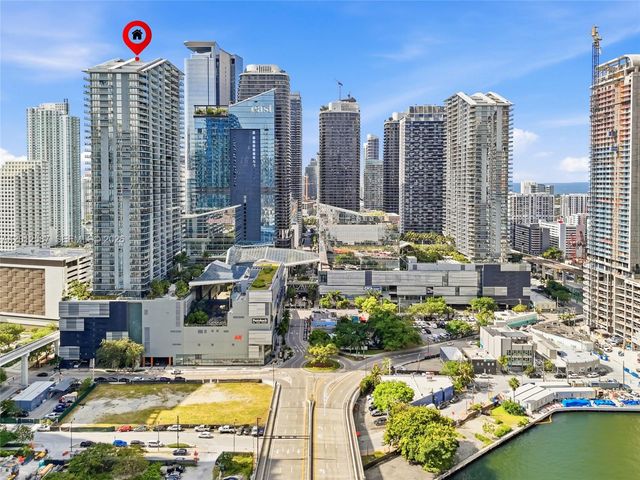 68 SE 6th St 1904, Miami, FL 33131