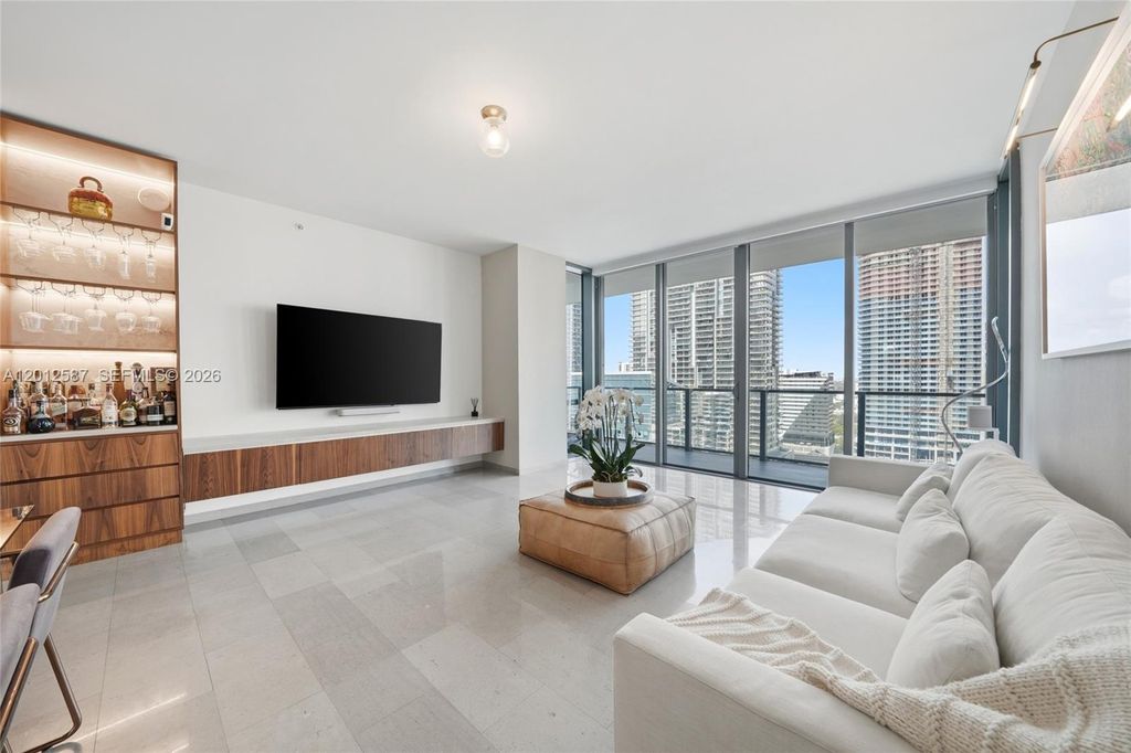 68 SE 6th St 1904, Miami, FL 33131