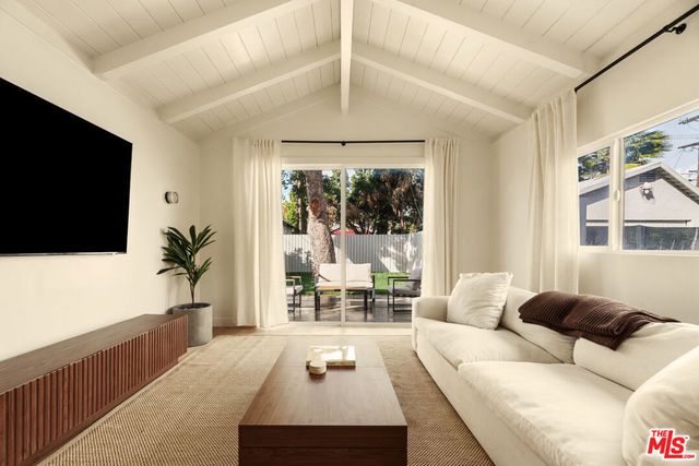 2057 W 28th Street, Los Angeles, CA 90018