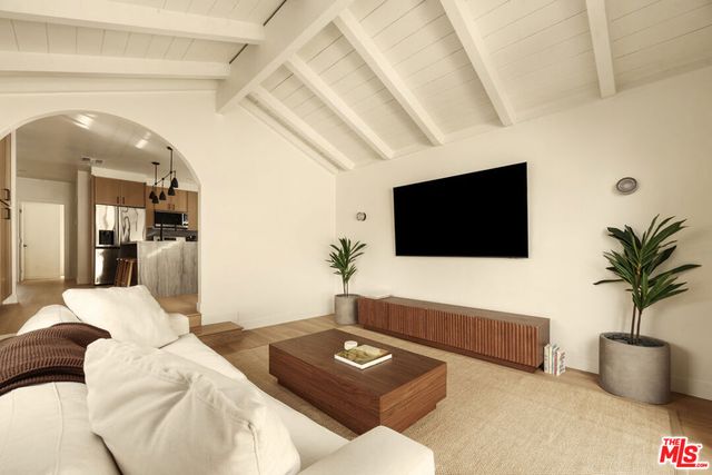 2057 W 28th Street, Los Angeles, CA 90018