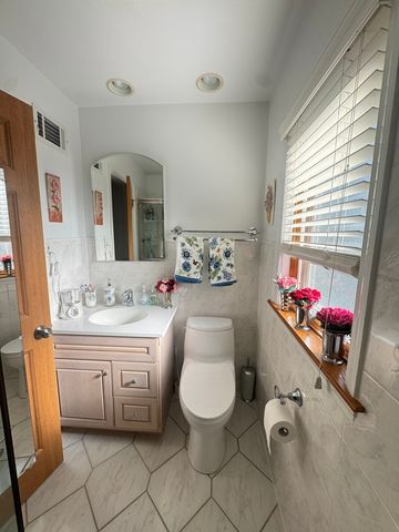 7742 Kolmar Avenue, Skokie, IL 60076