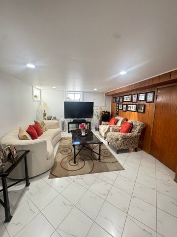 7742 Kolmar Avenue, Skokie, IL 60076