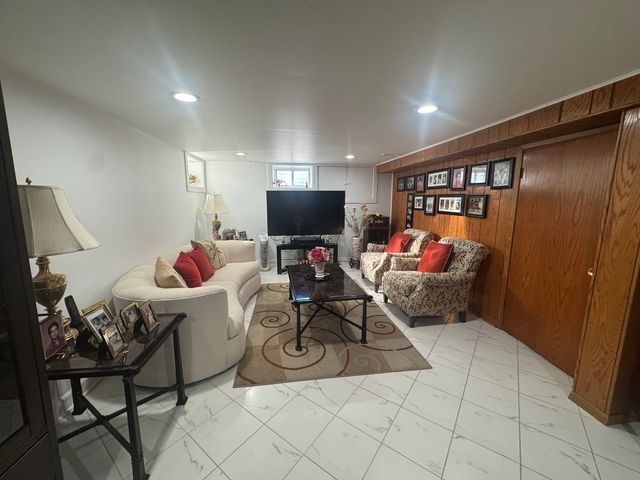 7742 Kolmar Avenue, Skokie, IL 60076