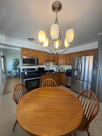 7742 Kolmar Avenue, Skokie, IL 60076