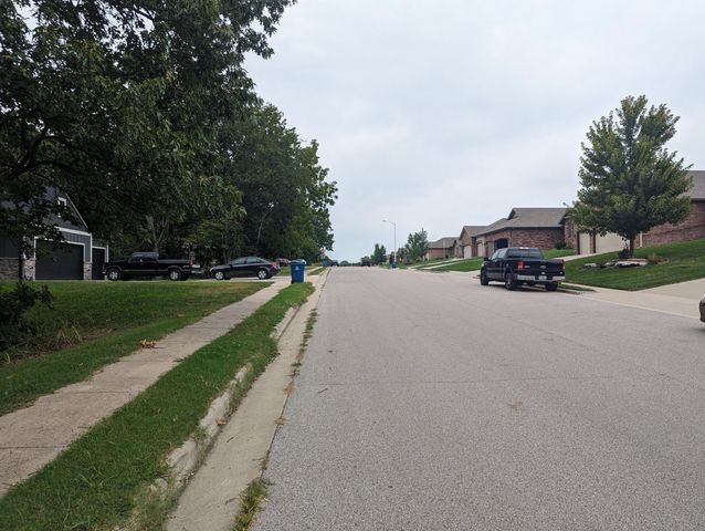 5801 Cloverdale Lane, Battlefield, MO 65619