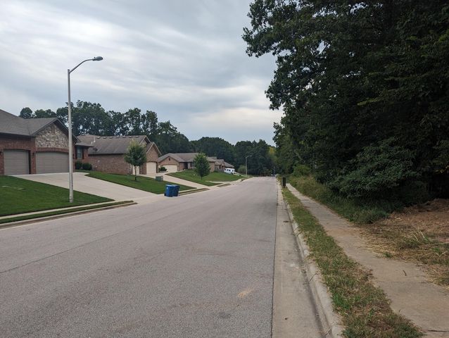 5801 Cloverdale Lane, Battlefield, MO 65619