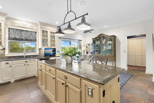 8128 Savanna Valley Way, Victoria, MN 55386