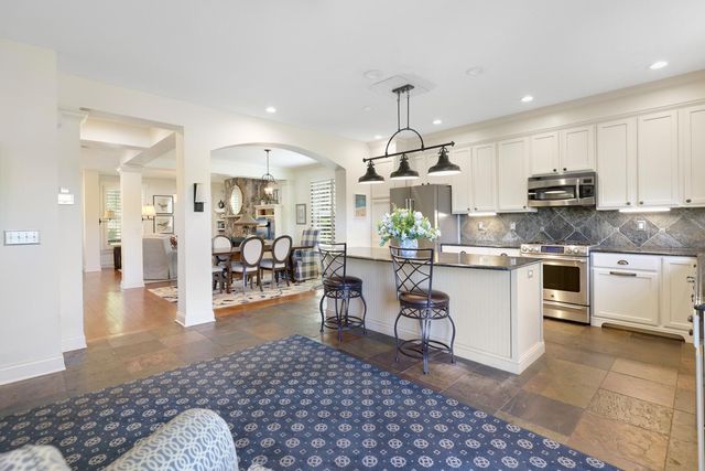 8128 Savanna Valley Way, Victoria, MN 55386