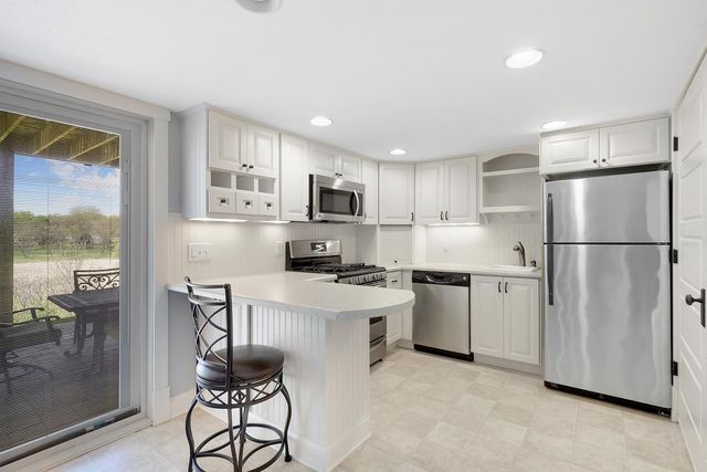 8128 Savanna Valley Way, Victoria, MN 55386