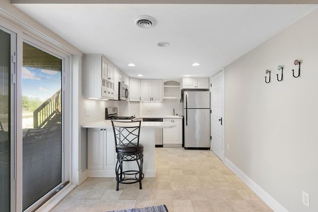 8128 Savanna Valley Way, Victoria, MN 55386