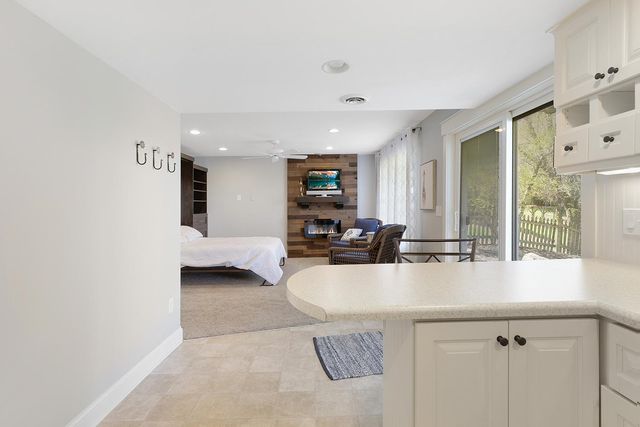 8128 Savanna Valley Way, Victoria, MN 55386