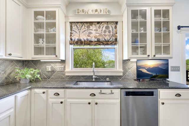 8128 Savanna Valley Way, Victoria, MN 55386