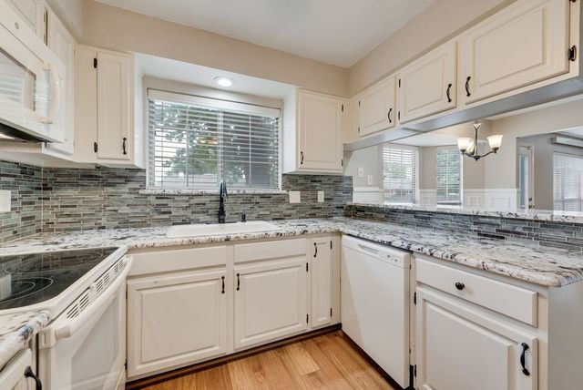 4902 Thorncliffe Drive, Arlington, TX 76016