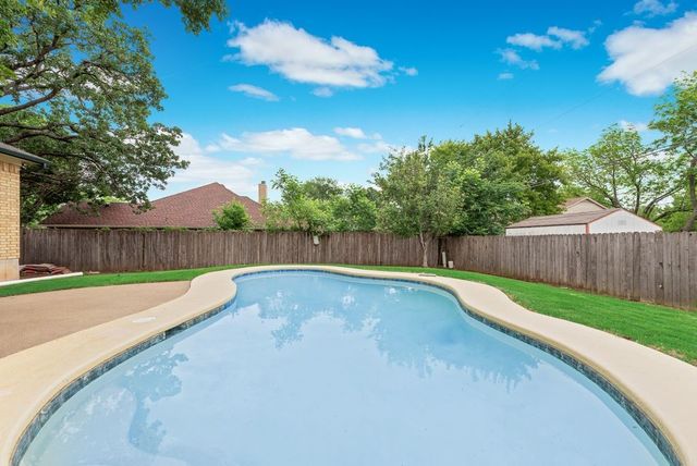 4902 Thorncliffe Drive, Arlington, TX 76016