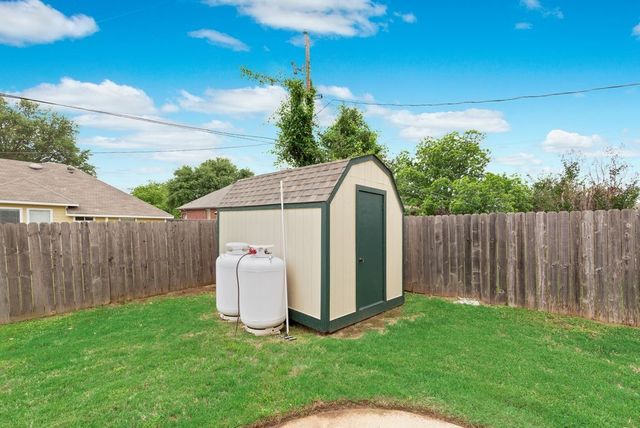 4902 Thorncliffe Drive, Arlington, TX 76016