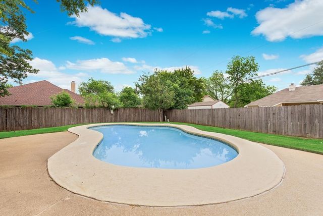 4902 Thorncliffe Drive, Arlington, TX 76016