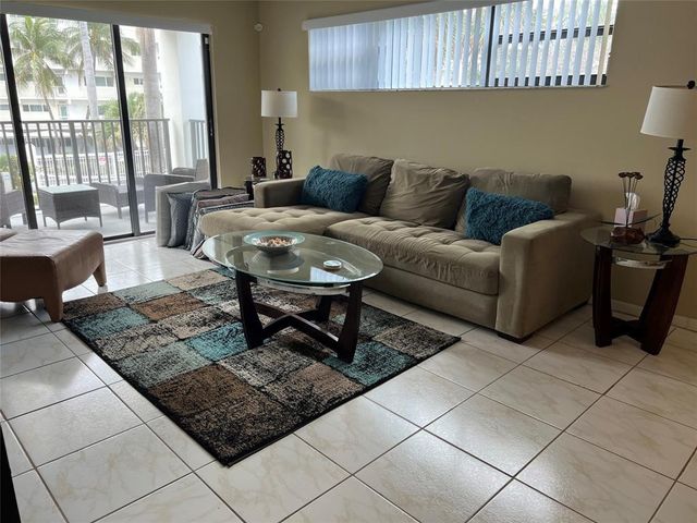 445 SE 21st Avenue 201, Deerfield Beach, FL 33441