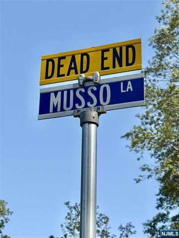 160 Spring Valley Road, Park Ridge, NJ 07656