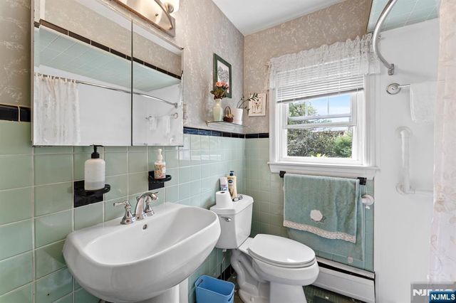 160 Spring Valley Road, Park Ridge, NJ 07656