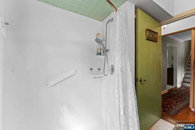 160 Spring Valley Road, Park Ridge, NJ 07656