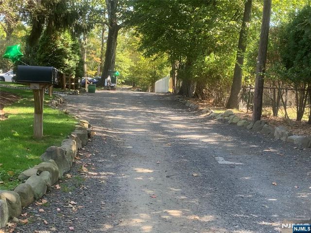 160 Spring Valley Road, Park Ridge, NJ 07656