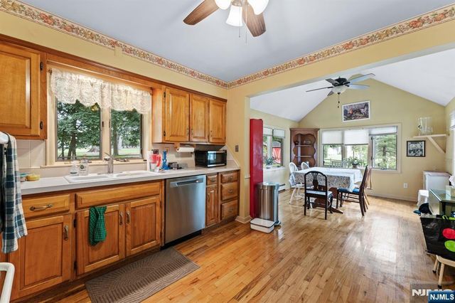 160 Spring Valley Road, Park Ridge, NJ 07656