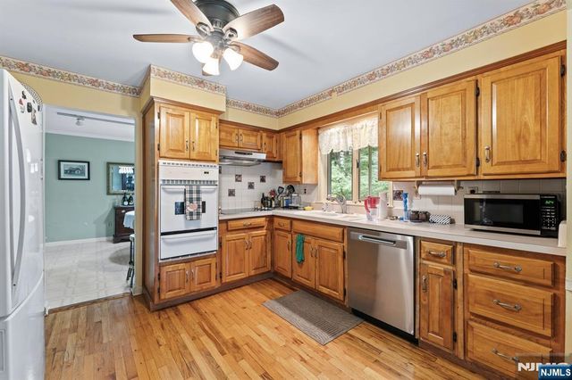 160 Spring Valley Road, Park Ridge, NJ 07656