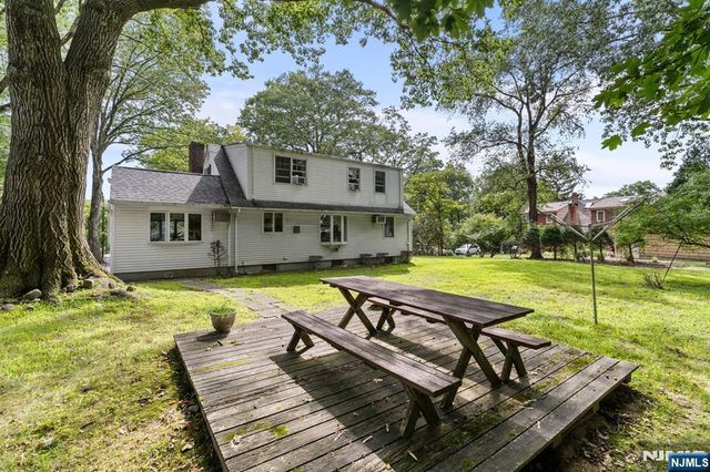 160 Spring Valley Road, Park Ridge, NJ 07656