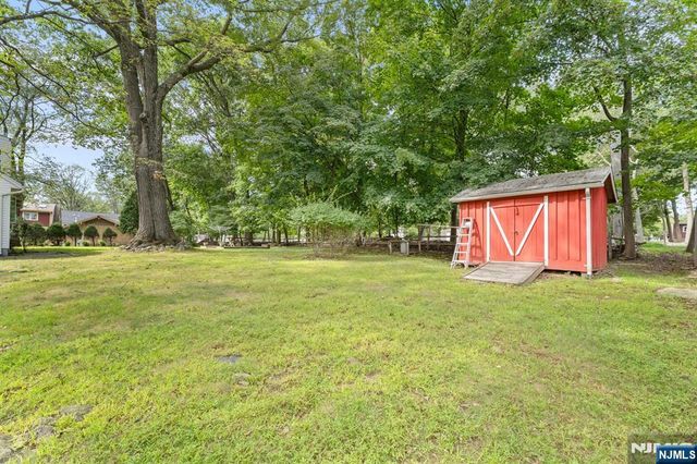 160 Spring Valley Road, Park Ridge, NJ 07656