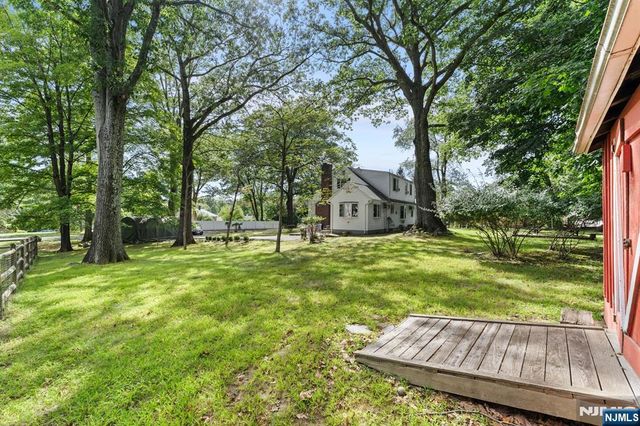 160 Spring Valley Road, Park Ridge, NJ 07656