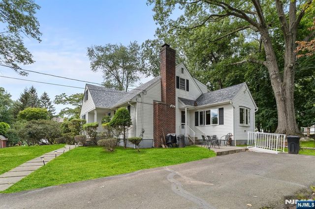 160 Spring Valley Road, Park Ridge, NJ 07656