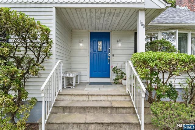 160 Spring Valley Road, Park Ridge, NJ 07656