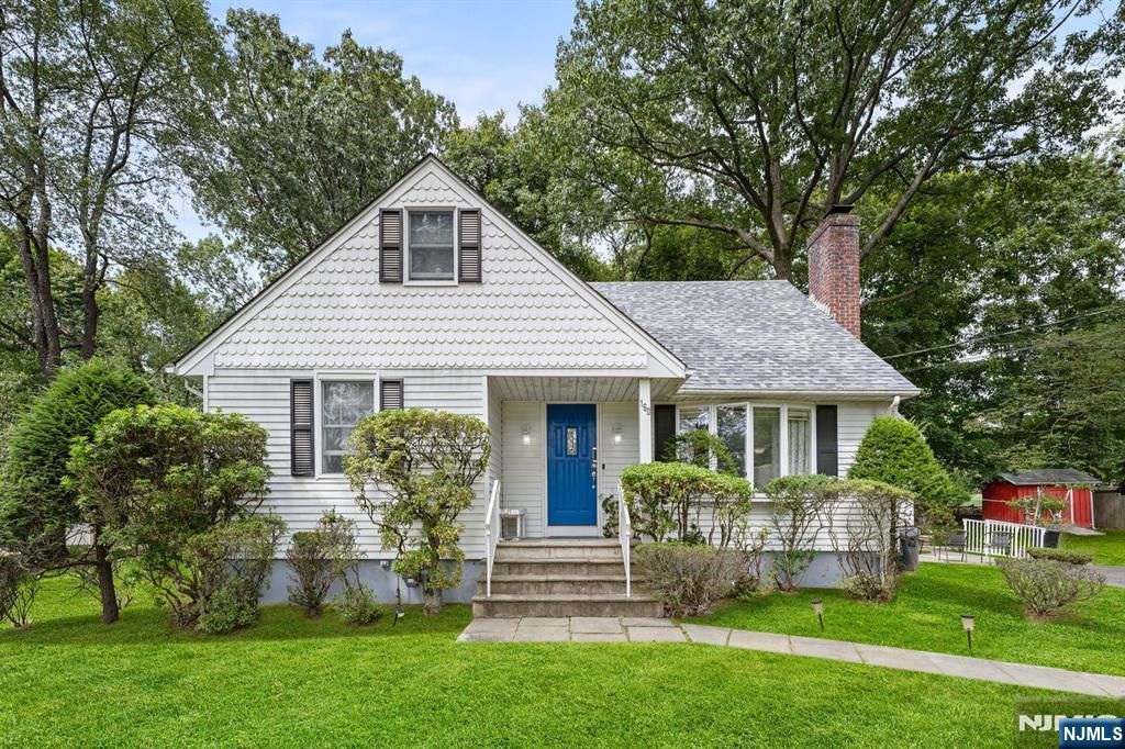 160 Spring Valley Road, Park Ridge, NJ 07656