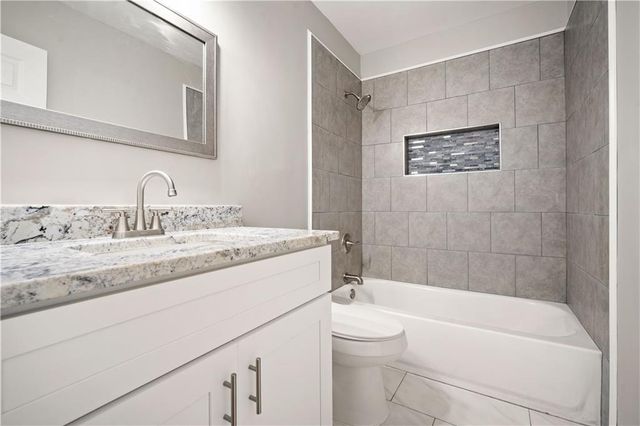 9040 Valley View Drive, Mobile, AL 36695