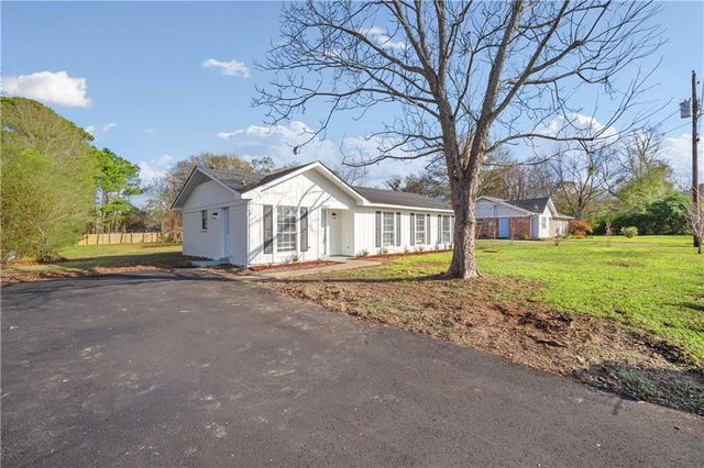 9040 Valley View Drive, Mobile, AL 36695