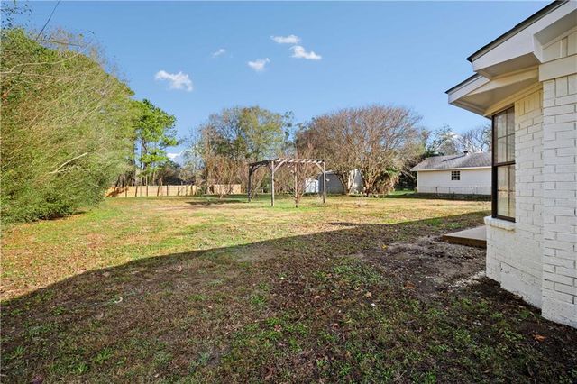 9040 Valley View Drive, Mobile, AL 36695