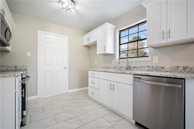 9040 Valley View Drive, Mobile, AL 36695