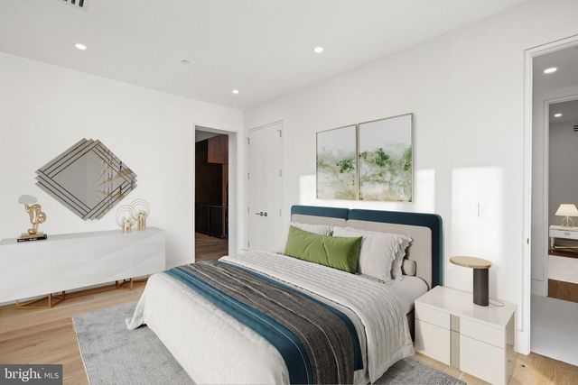 2717 TENNYSON ST NW, Washington, DC 20015