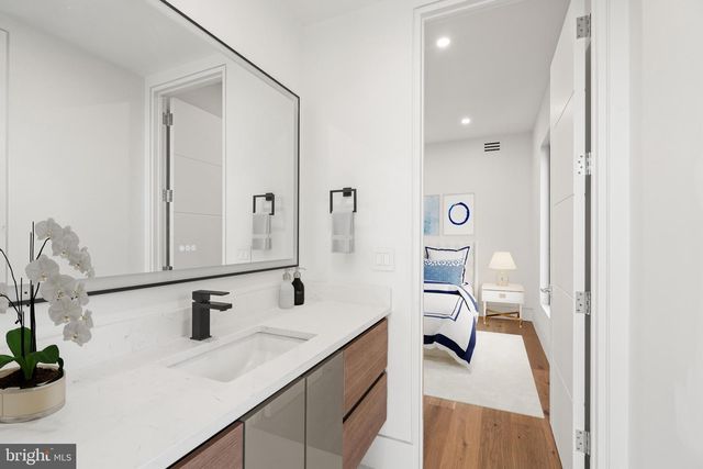 2717 TENNYSON ST NW, Washington, DC 20015