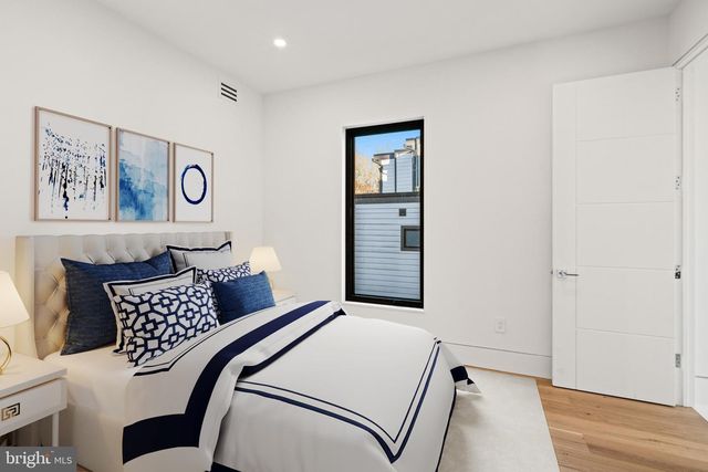 2717 TENNYSON ST NW, Washington, DC 20015