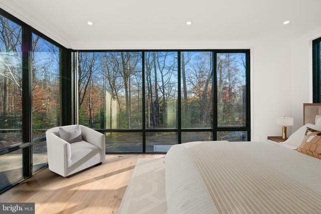 2717 TENNYSON ST NW, Washington, DC 20015