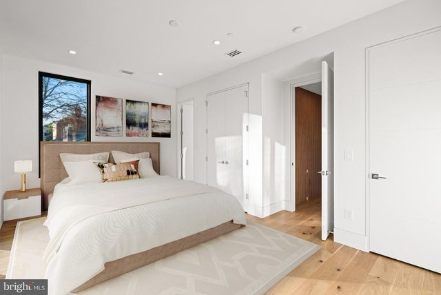 2717 TENNYSON ST NW, Washington, DC 20015