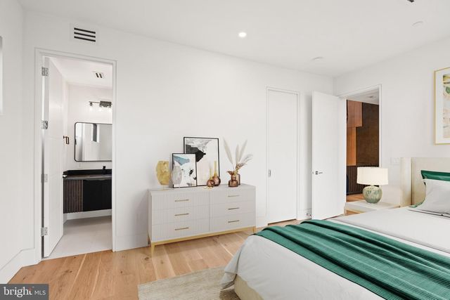 2717 TENNYSON ST NW, Washington, DC 20015