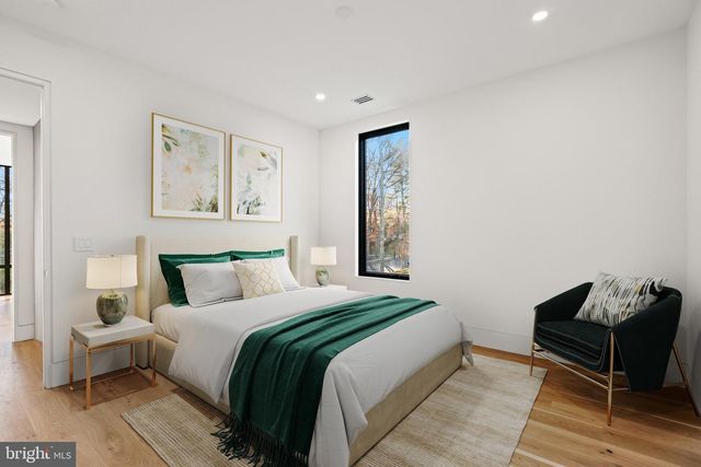 2717 TENNYSON ST NW, Washington, DC 20015